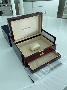 Ulysse Nardin wood lacquer padded watch/ jewelry box.Mint condition